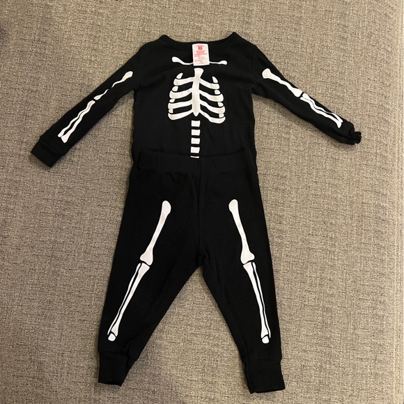 Misc. 12-18 month any 1 2T pajamas four pairs - Picture 4 of 5